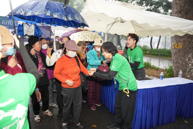 Manulife tổ chức khám sức khỏe miễn phí cho hơn 3.000 người tại Hà Nội - Ảnh 1.