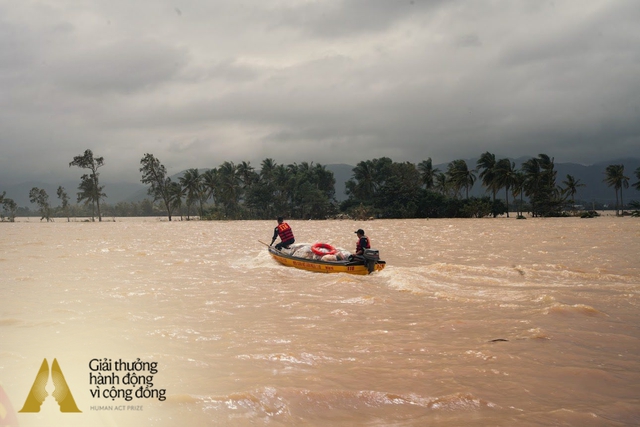 Nh&acirc;m Quang Văn - Tổng đội trưởng Đội cứu hộ cứu nạn 116: 