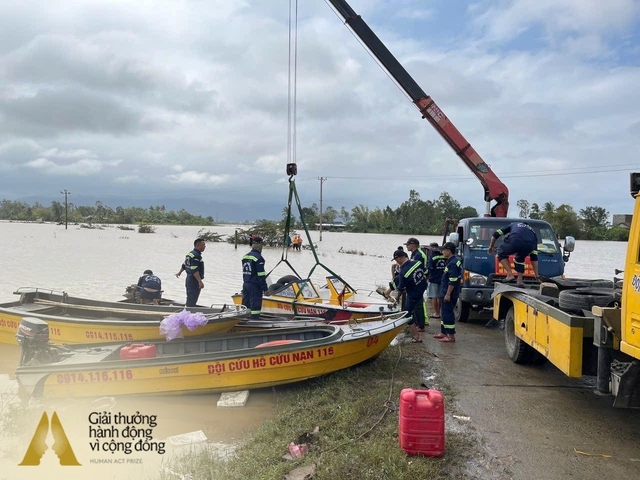 Nh&acirc;m Quang Văn - Tổng đội trưởng Đội cứu hộ cứu nạn 116: 