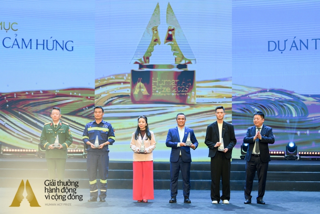 Nh&acirc;m Quang Văn - Tổng đội trưởng Đội cứu hộ cứu nạn 116: 