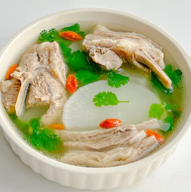 Thịt d&ecirc; hầm củ cải ấm &aacute;p ng&agrave;y đ&ocirc;ng gi&uacute;p kh&iacute; huyết lưu th&ocirc;ng v&agrave; da dẻ hồng h&agrave;o - Ảnh 1.