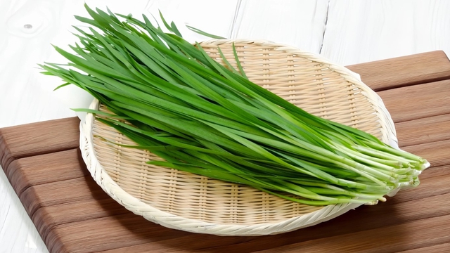 Hẹ được v&iacute; như &ldquo;rau v&agrave;ng&rdquo; cho sức khỏe, nhưng kh&ocirc;ng phải ai cũng ăn được: 3 nh&oacute;m người n&agrave;y n&ecirc;n tr&aacute;nh xa, rất nhiều người đang v&ocirc; t&igrave;nh mắc sai lầm - Ảnh 3.