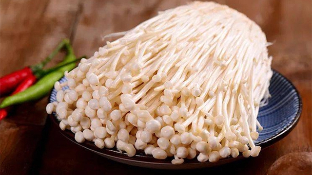 7 tấn c&aacute; khoai chứa formol bị thu giữ: Thực phẩm chứa chất cấm len lỏi v&agrave;o bữa ăn người Việt như thế n&agrave;o? - Ảnh 4.