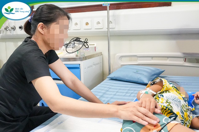 Nhiễm cúm A, bé gái 6 tuổi ở Hà Nội gặp hàng loạt biến chứng nặng - Ảnh 3.