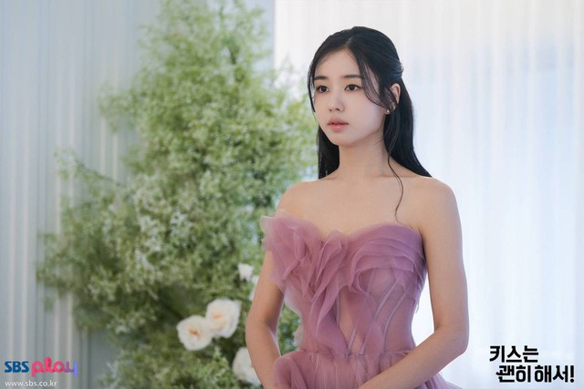 4 Nữ ch&iacute;nh phim H&agrave;n 2025 mặc đẹp , phong c&aacute;ch thời trang đ&aacute;ng ngưỡng mộ - Ảnh 3.