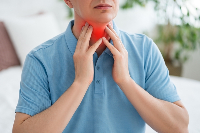 Đau họng tưởng b&igrave;nh thường, người đ&agrave;n &ocirc;ng đi kh&aacute;m th&igrave; ph&aacute;t hiện mắc 4 bệnh ung thư: B&aacute;c sĩ chỉ ra điều nhiều người đang l&agrave;m sai - Ảnh 2.