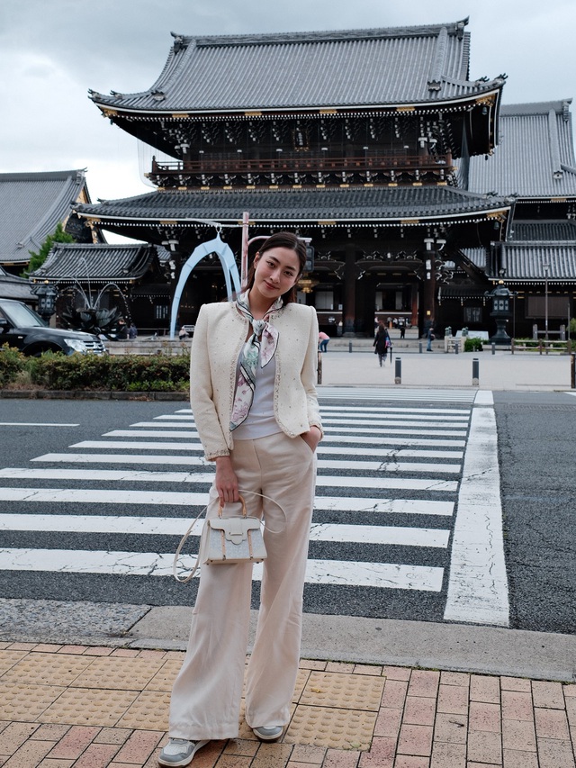 C&aacute;c mỹ nh&acirc;n Việt v&agrave; c&aacute;ch phối đồ m&agrave;u trung t&iacute;nh đẹp m&ecirc; hồn cho chị em tham khảo - Ảnh 9.