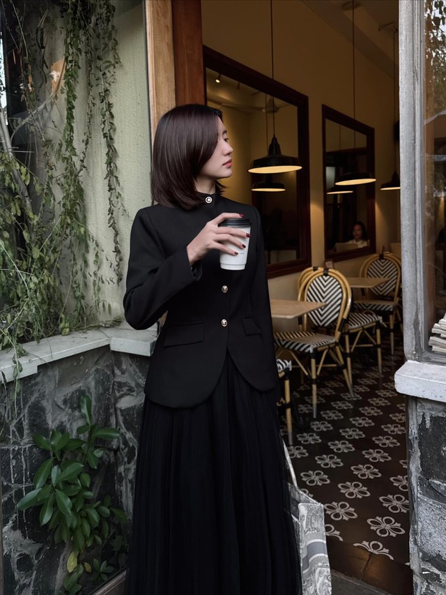 C&aacute;c mỹ nh&acirc;n Việt v&agrave; c&aacute;ch phối đồ m&agrave;u trung t&iacute;nh đẹp m&ecirc; hồn cho chị em tham khảo - Ảnh 4.