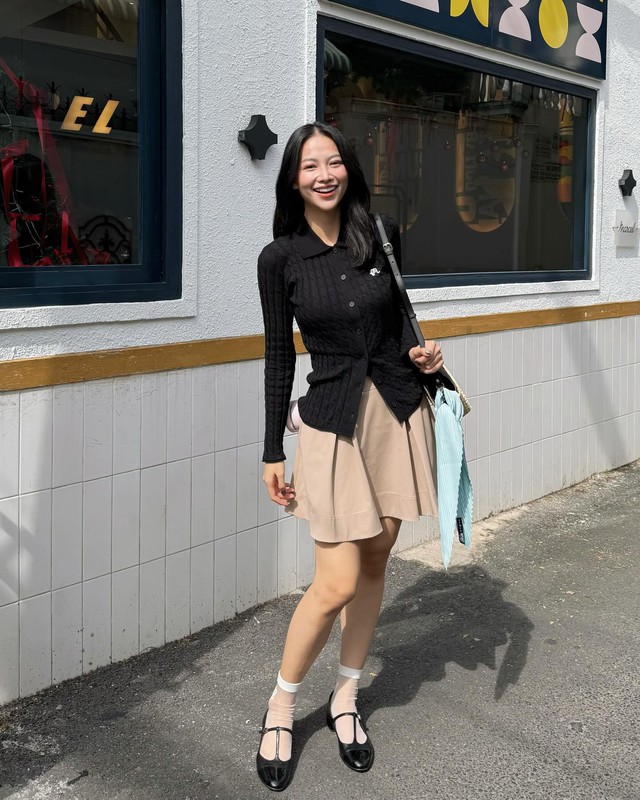 C&aacute;c mỹ nh&acirc;n Việt v&agrave; c&aacute;ch phối đồ m&agrave;u trung t&iacute;nh đẹp m&ecirc; hồn cho chị em tham khảo - Ảnh 1.