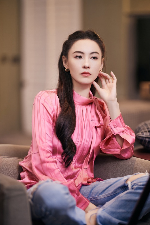 Trương B&aacute; Chi 45 tuổi: Chỉ cần &aacute;o thun + quần yoga l&agrave; kh&ocirc;ng hề giống mẹ 3 con: B&iacute; quyết nằm ở 1 loại hạt gi&uacute;p da căng b&oacute;ng, t&oacute;c chắc khỏe - Ảnh 1.