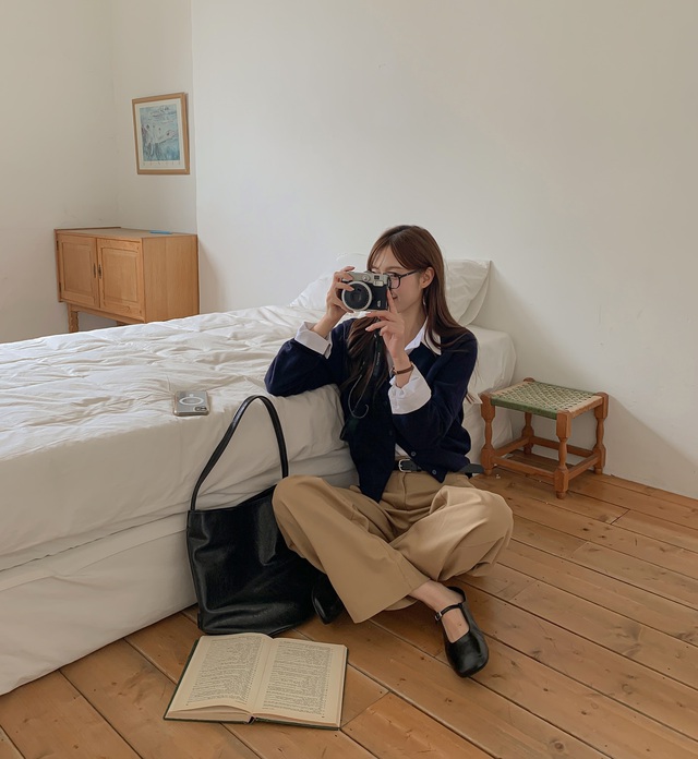 4 mẫu gi&agrave;y hack tuổi cả bộ trang phục, đ&atilde; vậy c&ograve;n chuẩn thanh lịch - Ảnh 2.