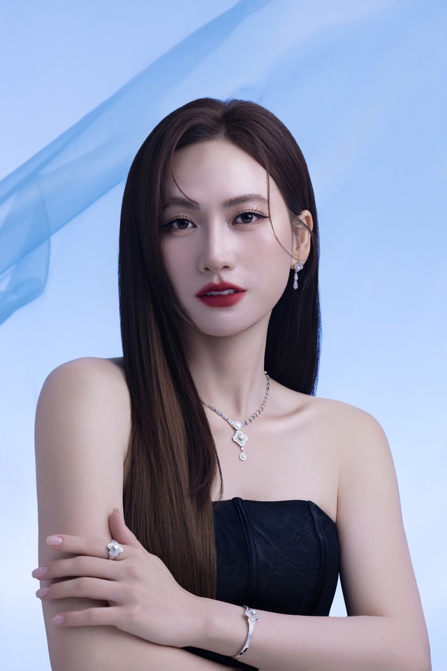 3 thiết kế trang sức kim cương c&ugrave;ng ph&aacute;i đẹp toả s&aacute;ng rực rỡ m&ugrave;a lễ hội - Ảnh 1.