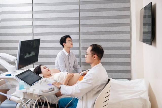 Nhận biết sớm dấu hiệu thụ thai thành công sau quan hệ: Chuyên gia PhenikaaMec giải đáp - Ảnh 2.