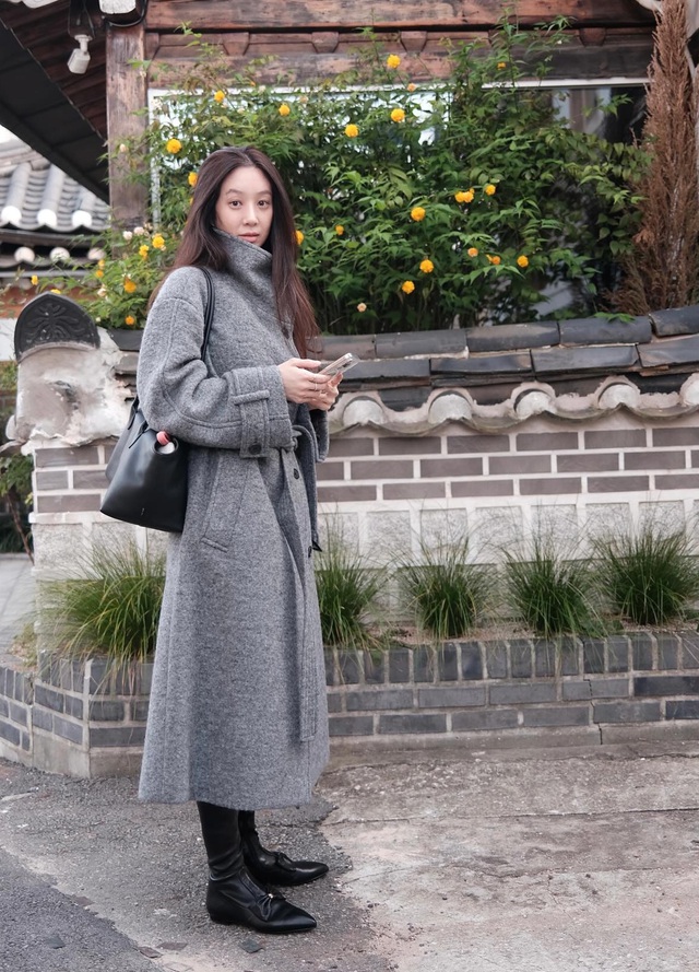 Ngắm phong cách tối giản của Jung Ryeo Won: Nét đẹp thanh lịch ở tuổi 44 - Ảnh 11.