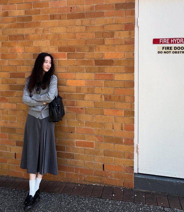 Ngắm phong cách tối giản của Jung Ryeo Won: Nét đẹp thanh lịch ở tuổi 44 - Ảnh 4.