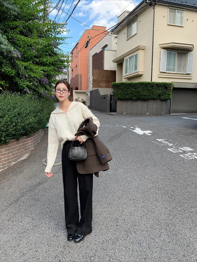 5 C&aacute;ch phối &aacute;o len v&agrave; quần ống rộng nh&acirc;n đ&ocirc;i sự trẻ trung v&agrave; phong c&aacute;ch - Ảnh 2.