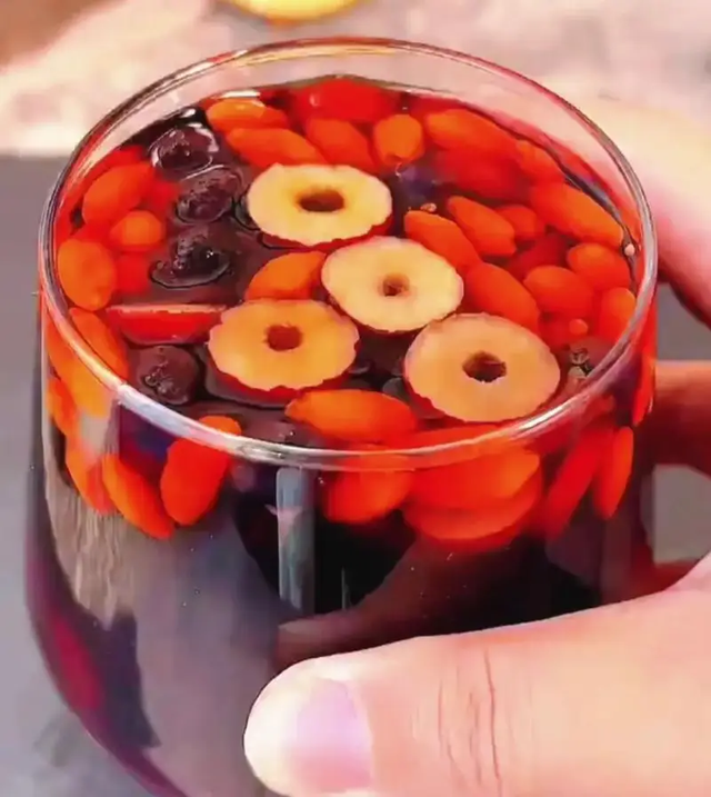 7 C&ocirc;ng thức tr&agrave; thải độc gan gi&uacute;p sắc đẹp hồi sinh cho hội C&uacute; đ&ecirc;m - Ảnh 1.