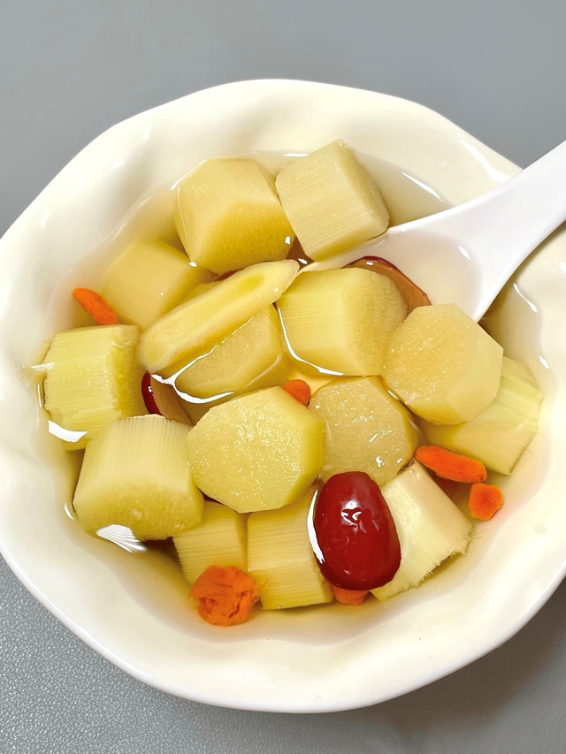 Nước m&iacute;a đun n&oacute;ng: Giải ph&aacute;p tự nhi&ecirc;n cho da kh&ocirc; trong M&ugrave;a đ&ocirc;ng - Ảnh 5.