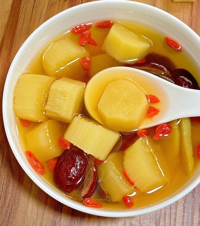 Nước m&iacute;a đun n&oacute;ng: Giải ph&aacute;p tự nhi&ecirc;n cho da kh&ocirc; trong M&ugrave;a đ&ocirc;ng - Ảnh 3.