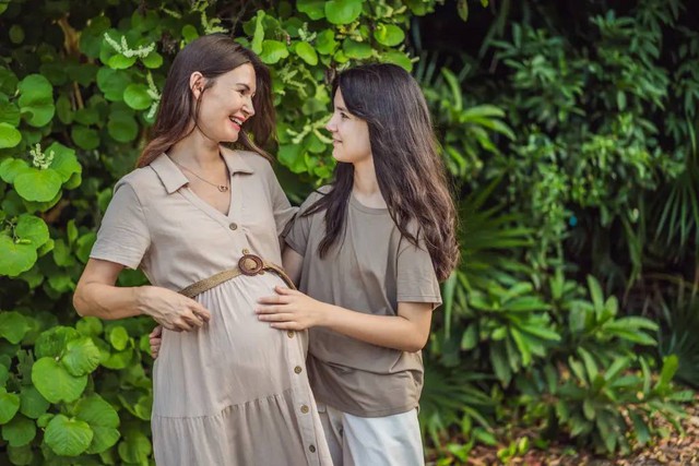 Các nhà khoa học tìm ra cách “trẻ hóa” trứng cho IVF Cánh cửa mới cho phụ nữ mang thai sau tuổi 40 - Ảnh 1.