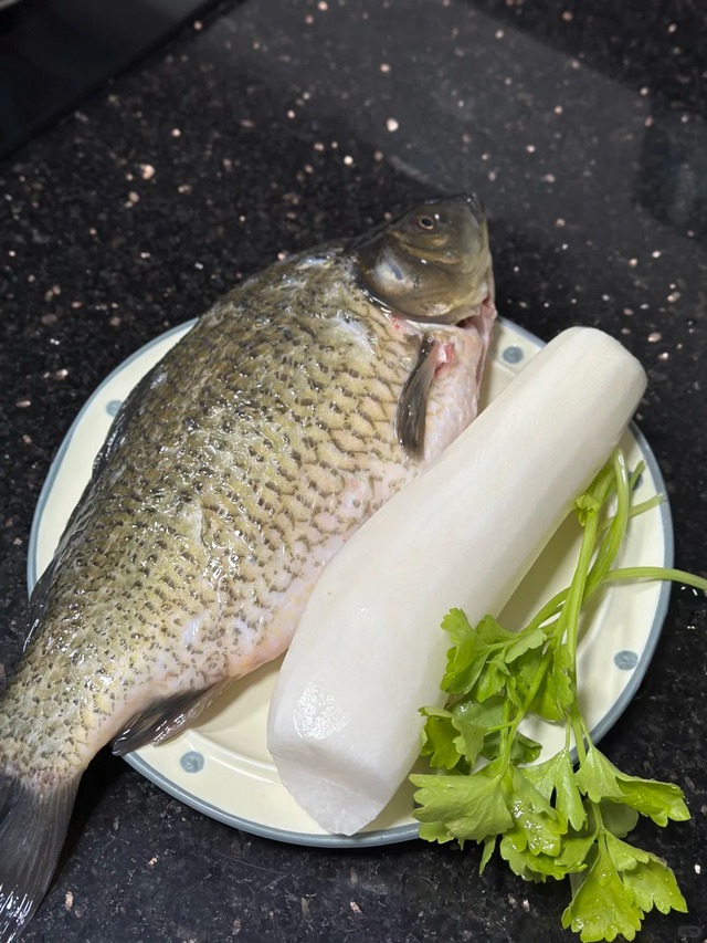 B&iacute; quyết l&agrave;m m&oacute;n sữa trắng từ c&aacute; diếc v&agrave; củ cải , bổ dưỡng cho cả nh&agrave; - Ảnh 2.