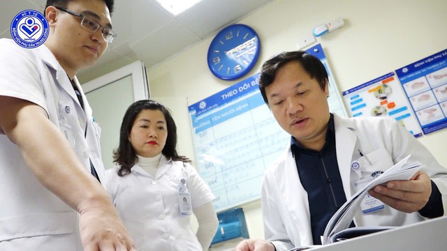 Cuộc gọi trong đêm từ vùng biên giới và hạnh trình giành giật sự sống cho sản phụ gặp biến chứng, đe dọa tính mạng cả 2 mẹ con - Ảnh 2.