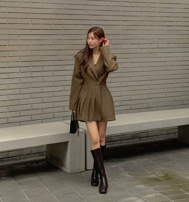 5 mẫu v&aacute;y liền t&ocirc;n d&aacute;ng hiệu quả nhất, xứng đ&aacute;ng sắm diện Tết - Ảnh 3.