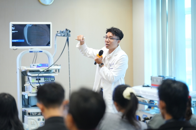 Đi kh&aacute;m v&igrave; t&aacute;o b&oacute;n, ti&ecirc;u chảy, bệnh nh&acirc;n TP.HCM ph&aacute;t hiện 11 polyp ti&ecirc;u ho&aacute;: B&aacute;c sĩ cảnh b&aacute;o dấu hiệu ung thư sớm - Ảnh 2.