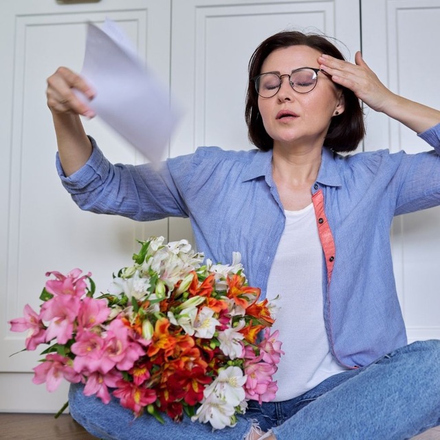 Sau m&atilde;n kinh, t&ocirc;i mới hiểu v&igrave; sao đ&ecirc;m n&agrave;o cũng v&atilde; mồ h&ocirc;i: H&oacute;a ra cơ thể đang 