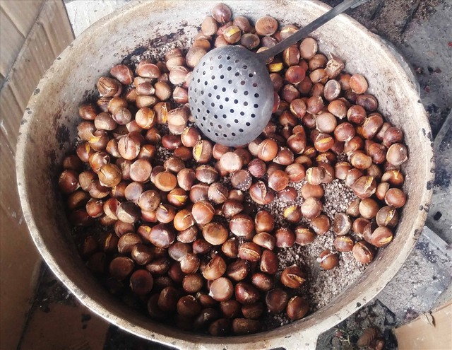 Hạt dẻ – món ăn cứu đói mùa đông hay “cái bẫy” sức khỏe? 3 nhóm người nên dừng lại - Ảnh 4.