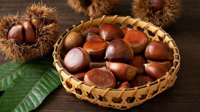 Hạt dẻ – món ăn cứu đói mùa đông hay “cái bẫy” sức khỏe? 3 nhóm người nên dừng lại - Ảnh 2.