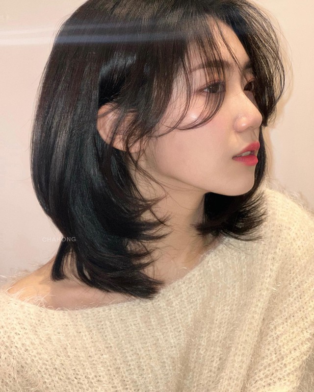 Xu hướng t&oacute;c 2026: M&agrave;u trầm l&ecirc;n ng&ocirc;i thay thế t&oacute;c nhuộm nổi của Phụ nữ hiện đại - Ảnh 1.