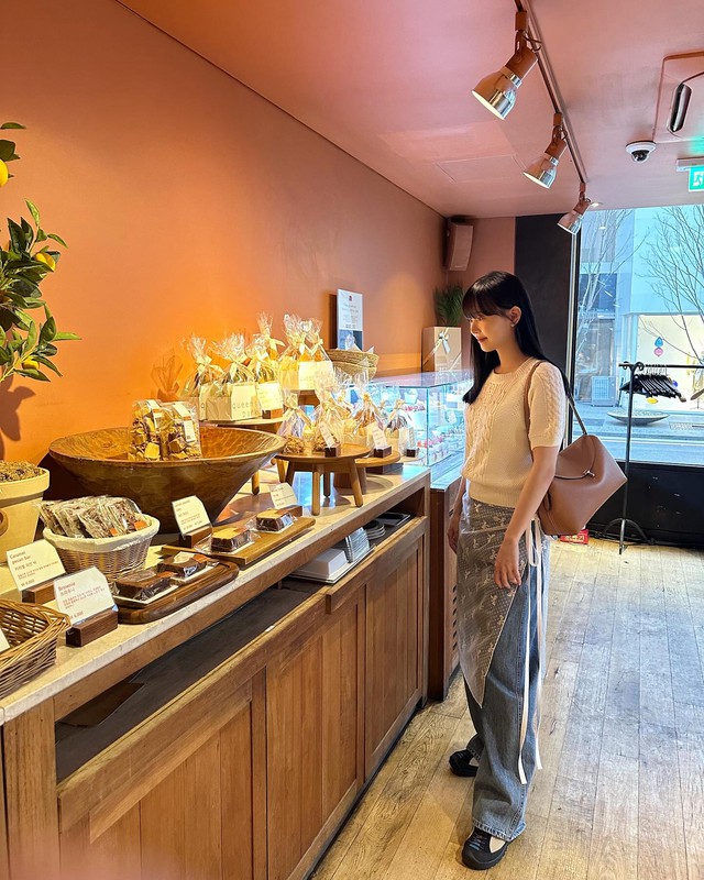 Kang Han Na: Ác nữ trên màn ảnh và phong cách thời trang nữ tính ngòai đời - Ảnh 10. Kang Han Na: Ác nữ trên màn ảnh và phong cách thời trang nữ tính ngòai đời - Ảnh 10.