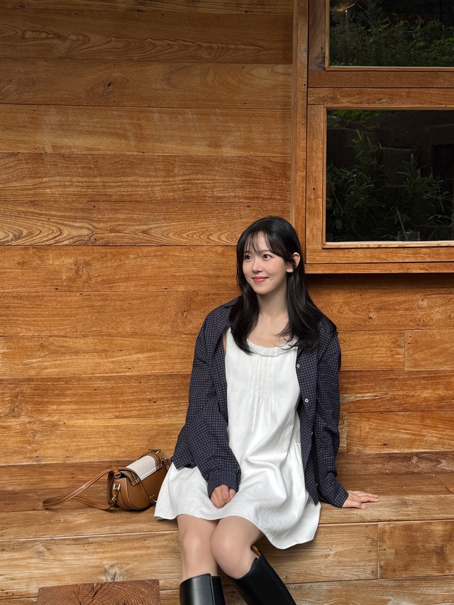 Kang Han Na: Ác nữ trên màn ảnh và phong cách thời trang nữ tính ngòai đời - Ảnh 4. Kang Han Na: Ác nữ trên màn ảnh và phong cách thời trang nữ tính ngòai đời - Ảnh 4.