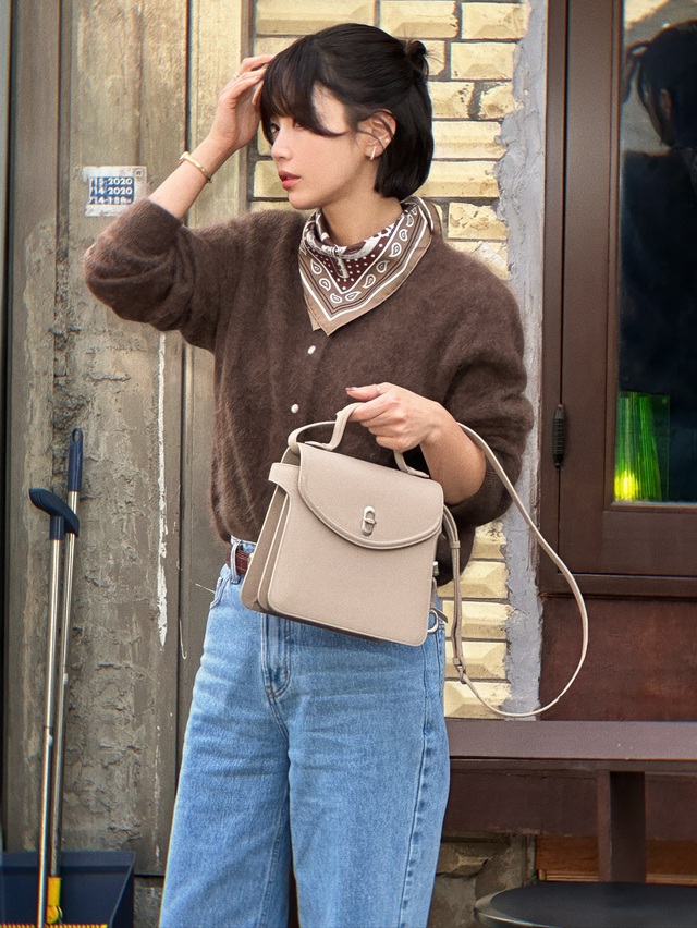 4 C&aacute;ch mặc &aacute;o len cho phụ nữ tr&ecirc;n 40 tuổi lu&ocirc;n s&agrave;nh điệu v&agrave; thanh lịch - Ảnh 5.