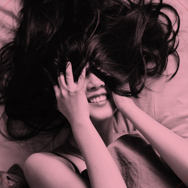 Vì sao có người bật cười, bật khóc - thậm chí chảy máu mũi khi 