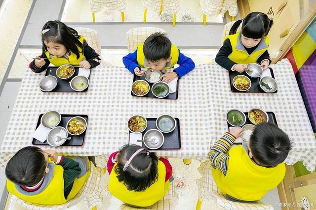 Bà nhường hết thịt cho cháu, bố mẹ hết lời cảm ơn: Chỉ vài năm sau liền hối hận không kịp! - Ảnh 3.