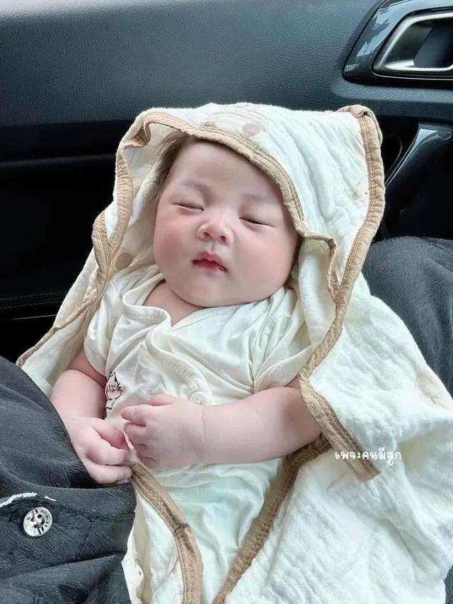 “Ngủ với mẹ” và “ngủ với bà nội” khác nhau thế nào? Trước 1 tuổi, ảnh hưởng rất sâu sắc! - Ảnh 1.