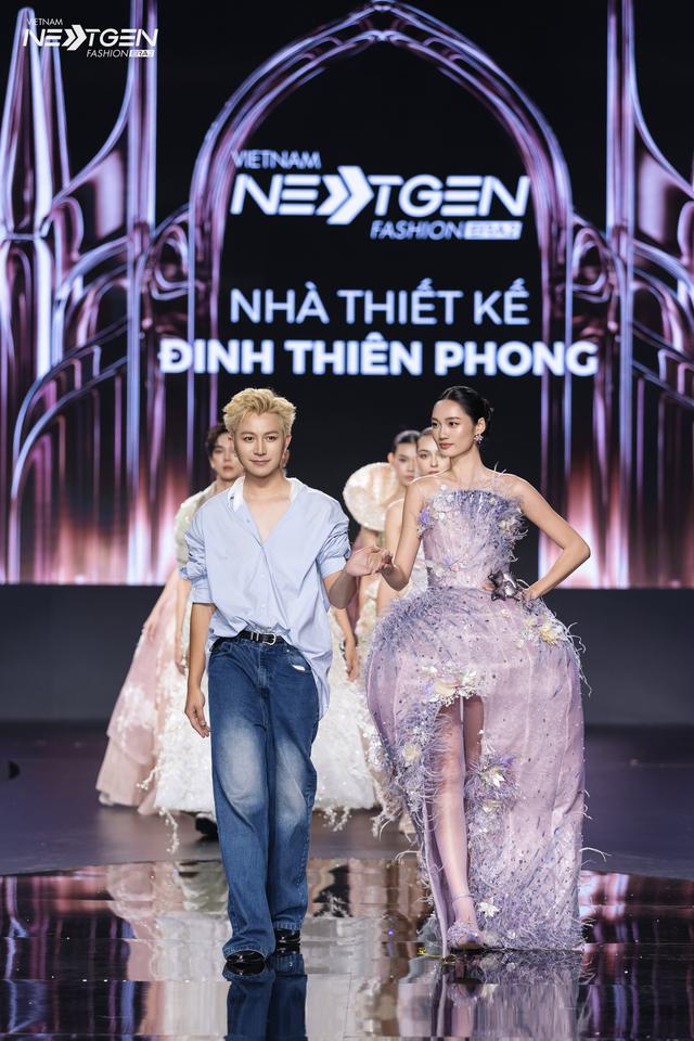 Lan Khuê đọ