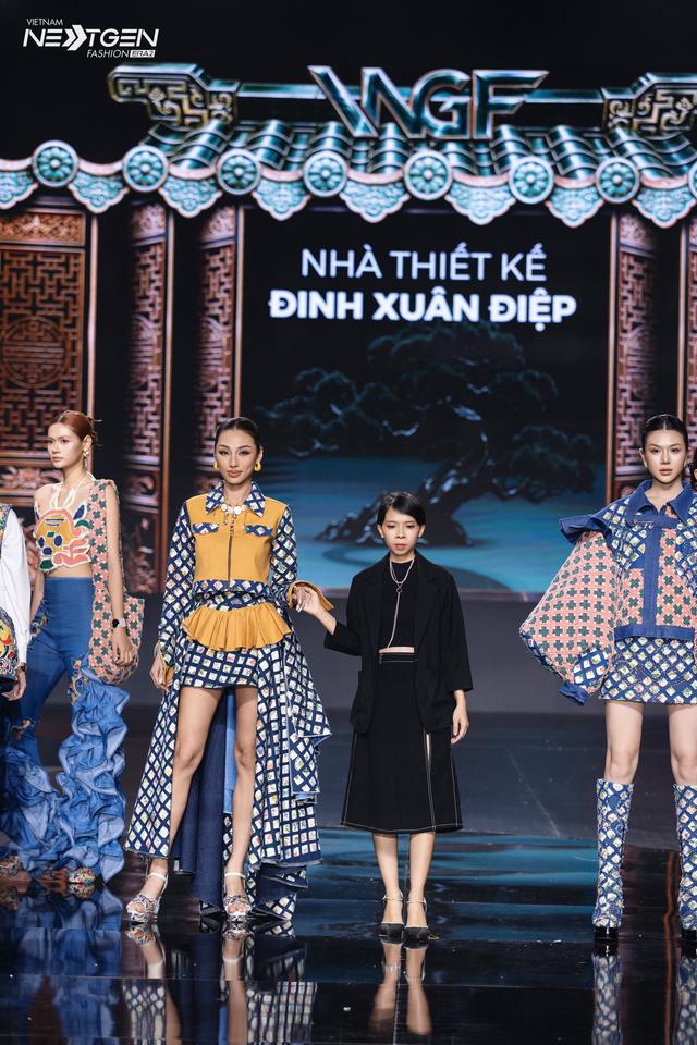 Lan Khuê đọ