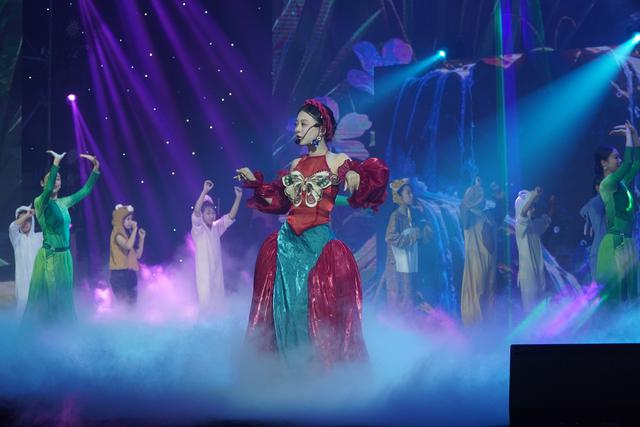 Ali Thục Phương tỏa s&aacute;ng tại Chắp c&aacute;nh tuổi thơ c&ugrave;ng sự ủng hộ từ gia đ&igrave;nh - Ảnh 3.
