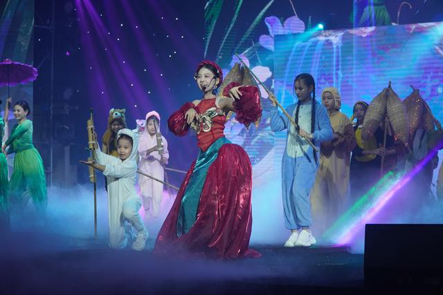 Ali Thục Phương tỏa s&aacute;ng tại Chắp c&aacute;nh tuổi thơ c&ugrave;ng sự ủng hộ từ gia đ&igrave;nh - Ảnh 10.