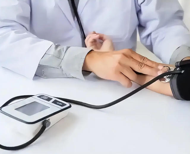 Nếu xuất hiện các triệu chứng này, bạn cần đi khám ngay lập tức vì đây có thể là dấu hiệu cảnh báo đột quỵ - Ảnh 4.
