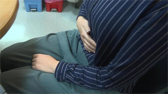 Người đàn ông ngoài 50 tuổi có hơn 20 polyp đại tràng, liên tục mọc lại: Bác sĩ khuyên đổi loại thịt - Ảnh 1.