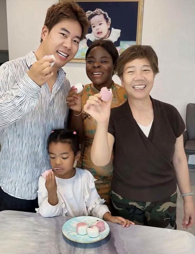 Mẹ Sữa triệu view: “Có những ngày mình chỉ đủ sức bế con nhưng như vậy cũng đã là rất nhiều” - Ảnh 5.