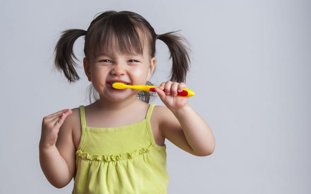 Em bé của mẹ xinh xắn đáng yêu nhưng lại ghét đánh răng? Hãy thử những cách này, hiệu quả hơn quát tháo nhiều! - Ảnh 3.