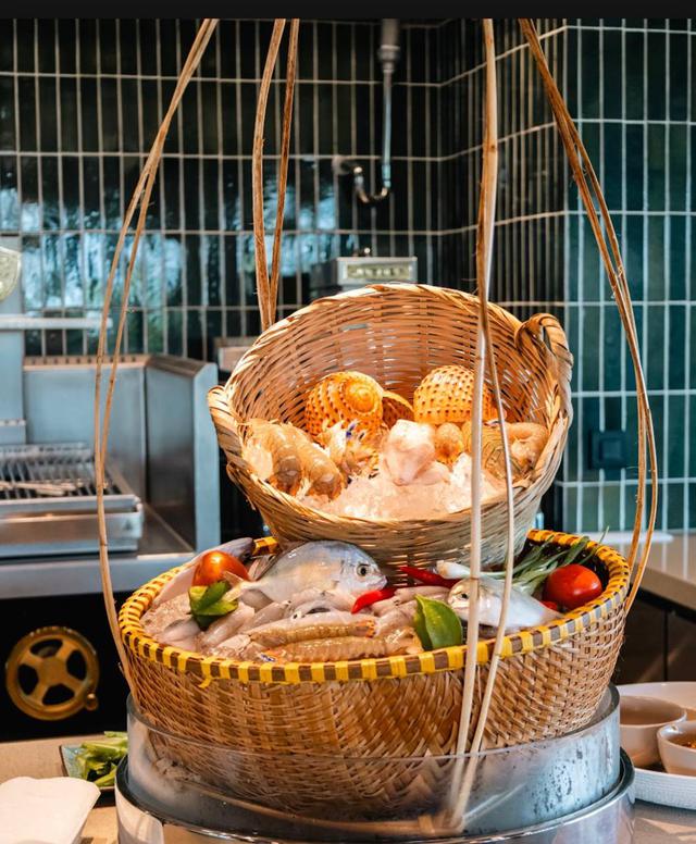 Hội An sau ánh đèn lồng: Gỗ, đất và lửa của một vùng đất được gìn giữ bằng đôi tay - Ảnh 4.