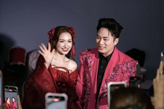 Hòa Minzy về "đội" Tùng Dương, cùng đàn anh đồng hương đưa chất Kinh Bắc lên sân khấu Mỹ Đình - Ảnh 1.