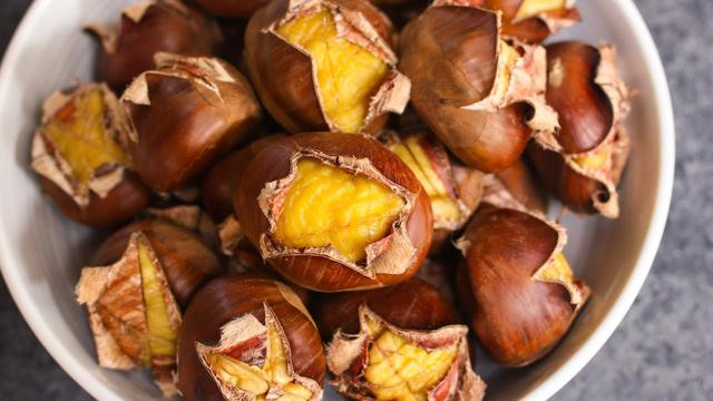 3 thói quen ăn uống khiến da khô như da rắn - Ảnh 4.