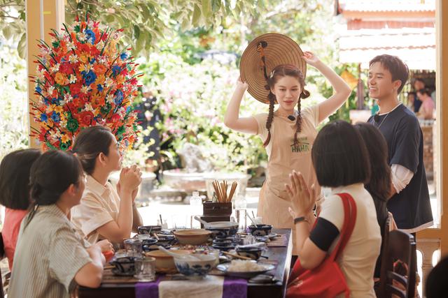 Jun Phạm vào bếp nấu đặc sản Huế, Duy Khánh liên tục tấu hài trong ngày đầu mở Quán Nhà Haha - Ảnh 1.
